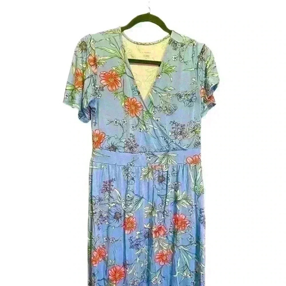 41 Hawthorn medium petite v neck fit and flare floral maxi dress - Picture 2 of 5